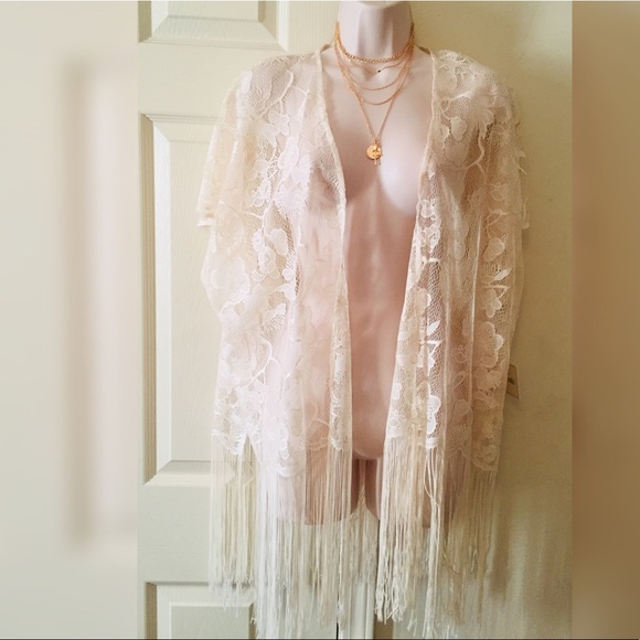 Other - LAST 1 🌸 LACE FLOWER PRINT FRINGE KIMONO CARDIGAN